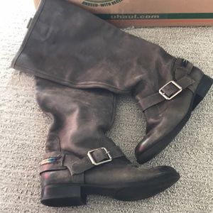 Trendy Lucky Brand gray leather boots
